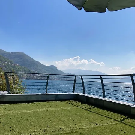 Unique Waterfront Private House At 度假居