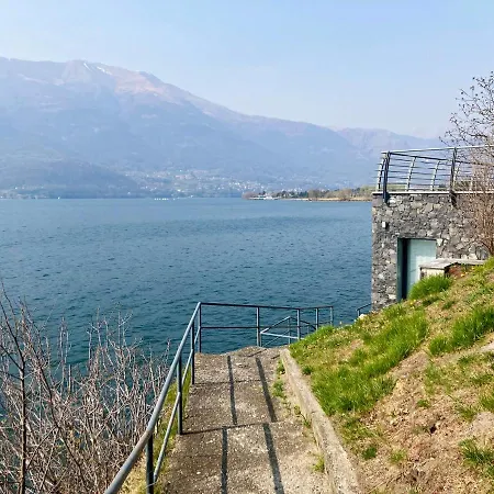 Unique Waterfront Private House At Dom wakacyjny *