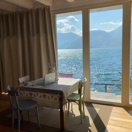 Casa vacanze Unique Waterfront Private House At Dervio